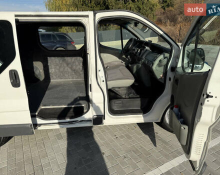 Белый Опель Виваро, объемом двигателя 2 л и пробегом 330 тыс. км за 5999 $, фото 12 на Automoto.ua