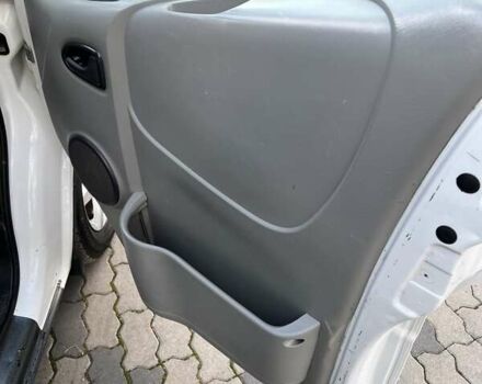 Білий Опель Віваро, об'ємом двигуна 2.46 л та пробігом 585 тис. км за 8300 $, фото 13 на Automoto.ua