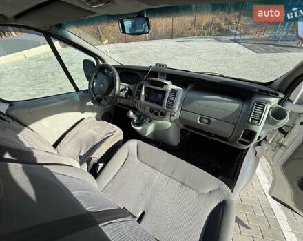 Белый Опель Виваро, объемом двигателя 2 л и пробегом 330 тыс. км за 5999 $, фото 18 на Automoto.ua