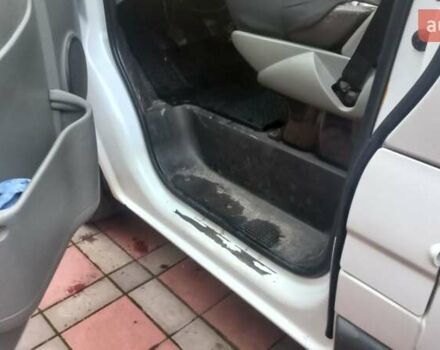 Белый Опель Виваро, объемом двигателя 2 л и пробегом 260 тыс. км за 8500 $, фото 5 на Automoto.ua