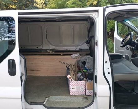 Белый Опель Виваро, объемом двигателя 2 л и пробегом 327 тыс. км за 8500 $, фото 3 на Automoto.ua