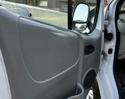 Белый Опель Виваро, объемом двигателя 1.87 л и пробегом 300 тыс. км за 7300 $, фото 15 на Automoto.ua