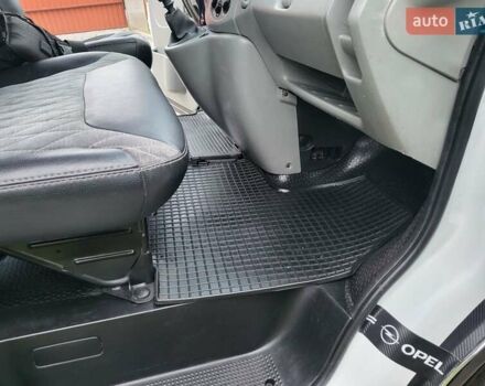 Белый Опель Виваро, объемом двигателя 2 л и пробегом 248 тыс. км за 9500 $, фото 110 на Automoto.ua