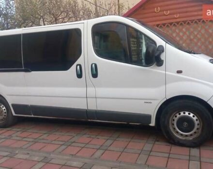 Белый Опель Виваро, объемом двигателя 2 л и пробегом 260 тыс. км за 8500 $, фото 2 на Automoto.ua