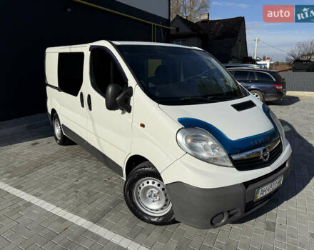 Белый Опель Виваро, объемом двигателя 2 л и пробегом 330 тыс. км за 5999 $, фото 5 на Automoto.ua
