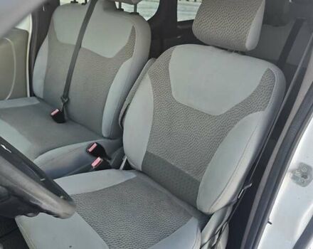 Белый Опель Виваро, объемом двигателя 2 л и пробегом 298 тыс. км за 8500 $, фото 8 на Automoto.ua