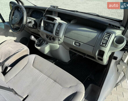 Белый Опель Виваро, объемом двигателя 2 л и пробегом 330 тыс. км за 5999 $, фото 15 на Automoto.ua