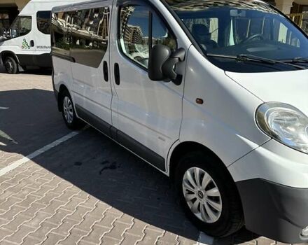 Білий Опель Віваро, об'ємом двигуна 2 л та пробігом 349 тис. км за 8800 $, фото 4 на Automoto.ua