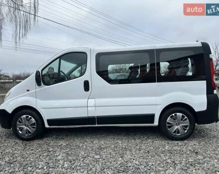Білий Опель Віваро, об'ємом двигуна 2 л та пробігом 333 тис. км за 8000 $, фото 4 на Automoto.ua