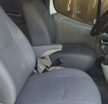 Белый Опель Виваро, объемом двигателя 2 л и пробегом 394 тыс. км за 9300 $, фото 5 на Automoto.ua