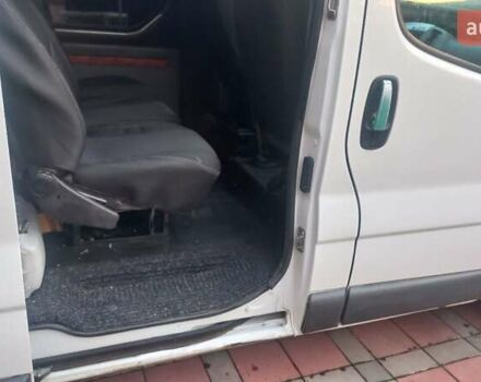 Белый Опель Виваро, объемом двигателя 2 л и пробегом 260 тыс. км за 8500 $, фото 7 на Automoto.ua