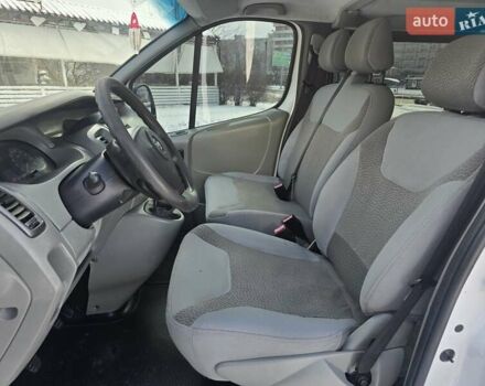 Белый Опель Виваро, объемом двигателя 2 л и пробегом 298 тыс. км за 8500 $, фото 5 на Automoto.ua