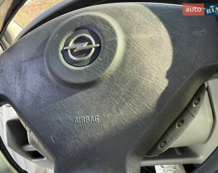 Белый Опель Виваро, объемом двигателя 2 л и пробегом 330 тыс. км за 5999 $, фото 27 на Automoto.ua