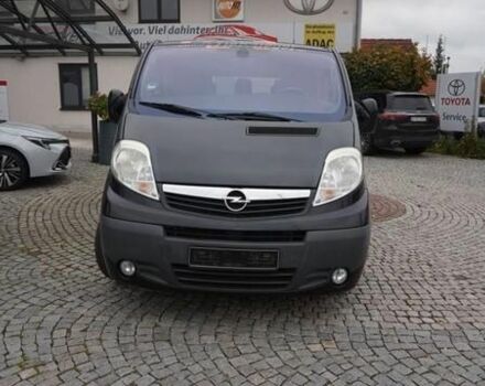 Белый Опель Виваро, объемом двигателя 2.5 л и пробегом 257 тыс. км за 3000 $, фото 1 на Automoto.ua