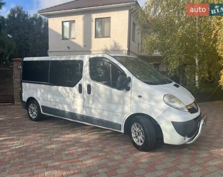 Белый Опель Виваро, объемом двигателя 2 л и пробегом 324 тыс. км за 10999 $, фото 2 на Automoto.ua