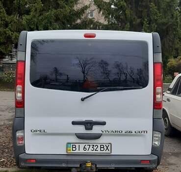 Белый Опель Виваро, объемом двигателя 2.46 л и пробегом 260 тыс. км за 10200 $, фото 2 на Automoto.ua