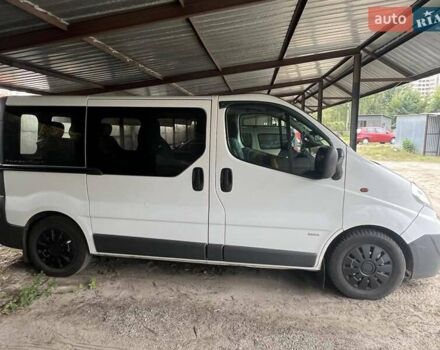 Белый Опель Виваро, объемом двигателя 2 л и пробегом 345 тыс. км за 8500 $, фото 5 на Automoto.ua