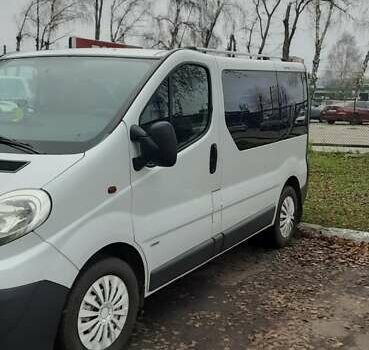 Белый Опель Виваро, объемом двигателя 2.46 л и пробегом 260 тыс. км за 10200 $, фото 1 на Automoto.ua