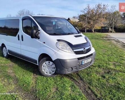 Белый Опель Виваро, объемом двигателя 2.02 л и пробегом 350 тыс. км за 7500 $, фото 2 на Automoto.ua