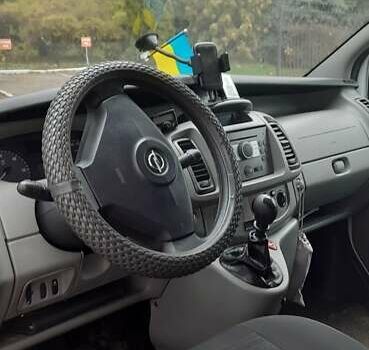 Белый Опель Виваро, объемом двигателя 2.46 л и пробегом 260 тыс. км за 10200 $, фото 3 на Automoto.ua