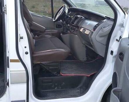 Белый Опель Виваро, объемом двигателя 2.02 л и пробегом 350 тыс. км за 7500 $, фото 7 на Automoto.ua