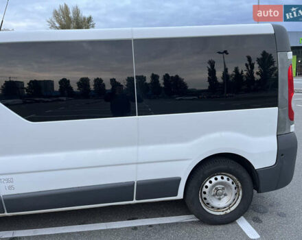 Белый Опель Виваро, объемом двигателя 2 л и пробегом 385 тыс. км за 11900 $, фото 4 на Automoto.ua