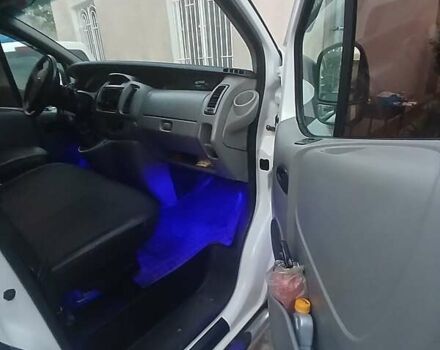 Белый Опель Виваро, объемом двигателя 2 л и пробегом 306 тыс. км за 9000 $, фото 1 на Automoto.ua