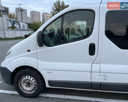 Белый Опель Виваро, объемом двигателя 2 л и пробегом 385 тыс. км за 11900 $, фото 5 на Automoto.ua