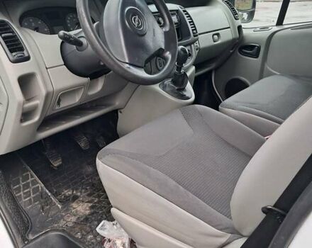 Белый Опель Виваро, объемом двигателя 2 л и пробегом 250 тыс. км за 9700 $, фото 4 на Automoto.ua
