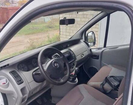 Білий Опель Віваро, об'ємом двигуна 2 л та пробігом 318 тис. км за 8750 $, фото 1 на Automoto.ua