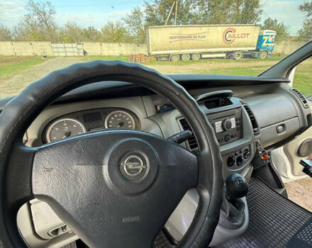 Белый Опель Виваро, объемом двигателя 2 л и пробегом 500 тыс. км за 6500 $, фото 1 на Automoto.ua