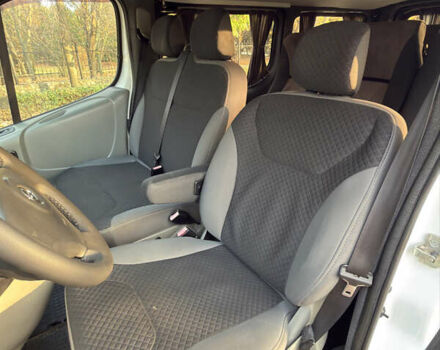 Белый Опель Виваро, объемом двигателя 2.46 л и пробегом 330 тыс. км за 9950 $, фото 17 на Automoto.ua