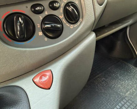 Белый Опель Виваро, объемом двигателя 2.5 л и пробегом 330 тыс. км за 10400 $, фото 21 на Automoto.ua