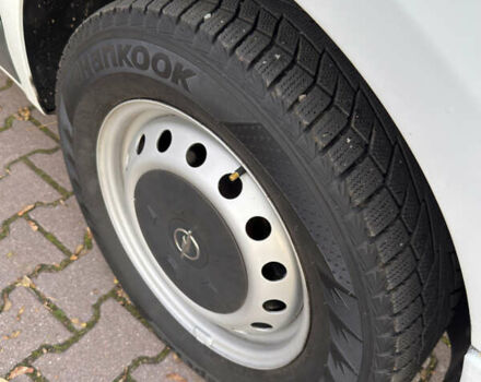 Белый Опель Виваро, объемом двигателя 2.46 л и пробегом 330 тыс. км за 9950 $, фото 7 на Automoto.ua