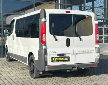 Белый Опель Виваро, объемом двигателя 2.5 л и пробегом 263 тыс. км за 12800 $, фото 4 на Automoto.ua