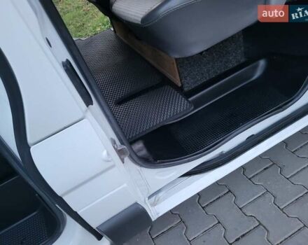 Белый Опель Виваро, объемом двигателя 2 л и пробегом 315 тыс. км за 11600 $, фото 109 на Automoto.ua