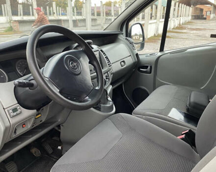 Білий Опель Віваро, об'ємом двигуна 2 л та пробігом 370 тис. км за 7300 $, фото 4 на Automoto.ua