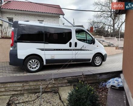 Білий Опель Віваро, об'ємом двигуна 2 л та пробігом 240 тис. км за 8400 $, фото 4 на Automoto.ua