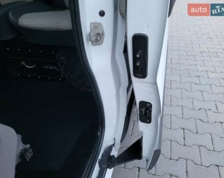 Белый Опель Виваро, объемом двигателя 2 л и пробегом 315 тыс. км за 11600 $, фото 108 на Automoto.ua