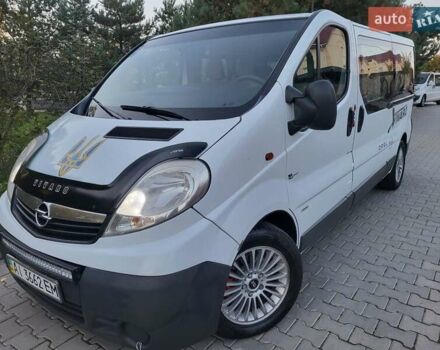 Белый Опель Виваро, объемом двигателя 2 л и пробегом 315 тыс. км за 11600 $, фото 3 на Automoto.ua