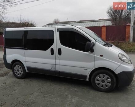 Белый Опель Виваро, объемом двигателя 2 л и пробегом 288 тыс. км за 8600 $, фото 2 на Automoto.ua