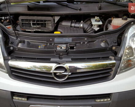 Белый Опель Виваро, объемом двигателя 2 л и пробегом 380 тыс. км за 9300 $, фото 13 на Automoto.ua