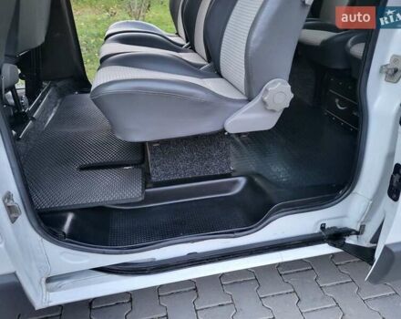 Белый Опель Виваро, объемом двигателя 2 л и пробегом 315 тыс. км за 11600 $, фото 100 на Automoto.ua