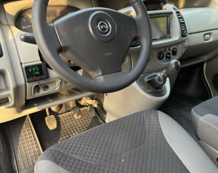 Белый Опель Виваро, объемом двигателя 2.5 л и пробегом 330 тыс. км за 10400 $, фото 16 на Automoto.ua