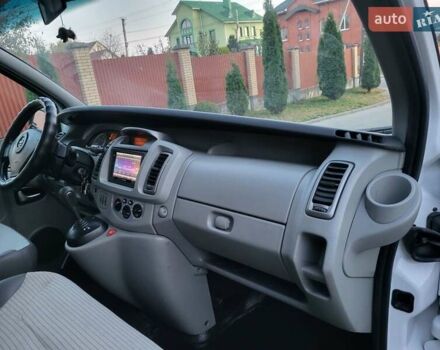 Белый Опель Виваро, объемом двигателя 2 л и пробегом 315 тыс. км за 11600 $, фото 116 на Automoto.ua