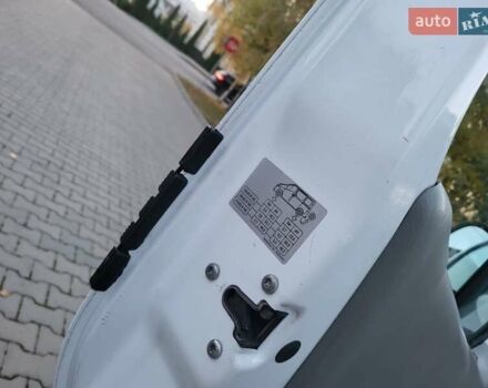 Белый Опель Виваро, объемом двигателя 2 л и пробегом 315 тыс. км за 11600 $, фото 98 на Automoto.ua