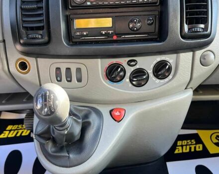 Белый Опель Виваро, объемом двигателя 2.5 л и пробегом 263 тыс. км за 12800 $, фото 11 на Automoto.ua