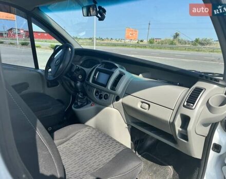 Белый Опель Виваро, объемом двигателя 2 л и пробегом 338 тыс. км за 11500 $, фото 5 на Automoto.ua