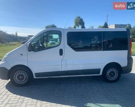 Білий Опель Віваро, об'ємом двигуна 2 л та пробігом 280 тис. км за 10950 $, фото 2 на Automoto.ua