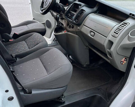 Білий Опель Віваро, об'ємом двигуна 2.46 л та пробігом 583 тис. км за 12999 $, фото 16 на Automoto.ua